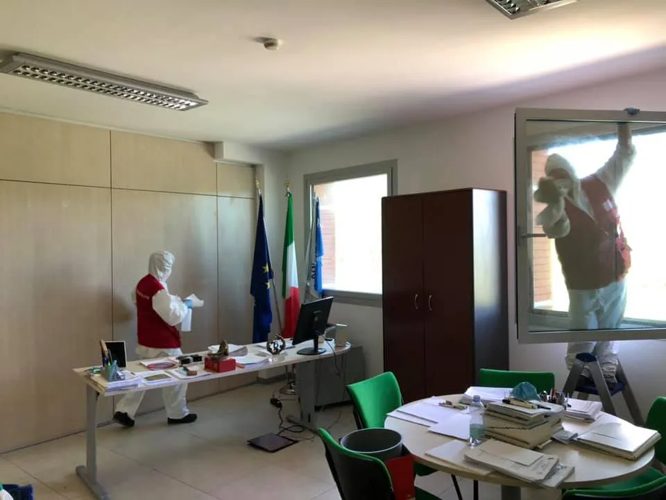 Pulizia e sanificazione locali all'interno della Confartigianato di Foligno